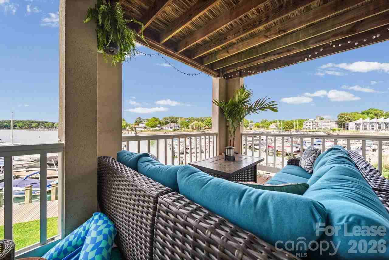 18637 Vineyard Point Ln - Photo 2 of 22