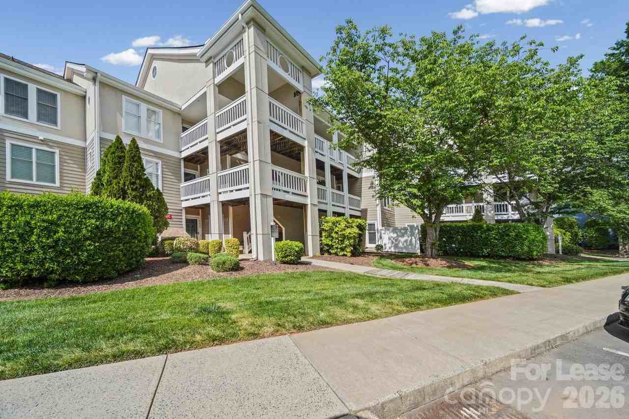 18637 Vineyard Point Ln - Photo 4 of 22