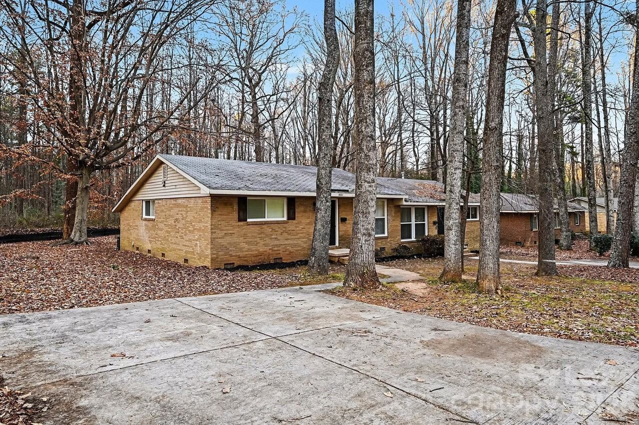 5001 Lakecrest Dr - Photo 5 of 16