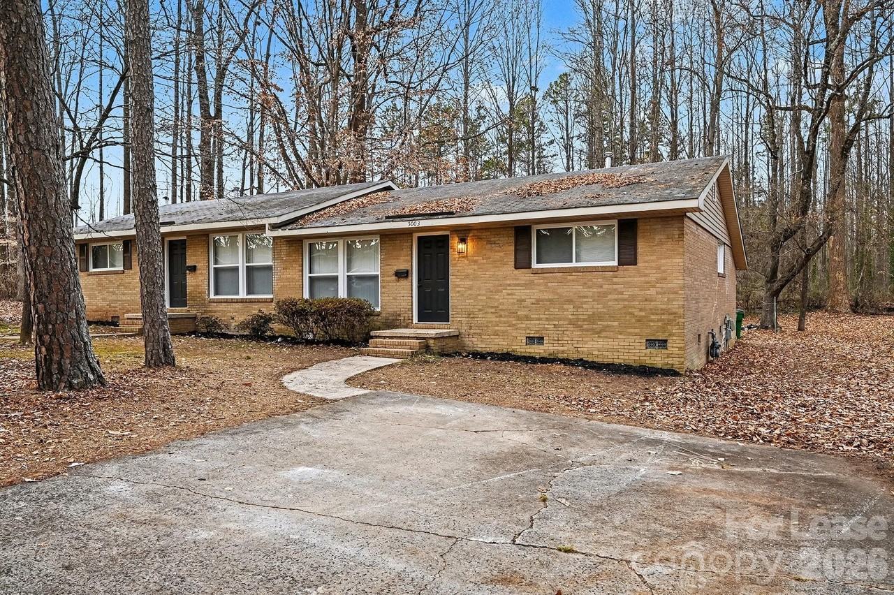 5003 Lakecrest Dr - Photo 3 of 17