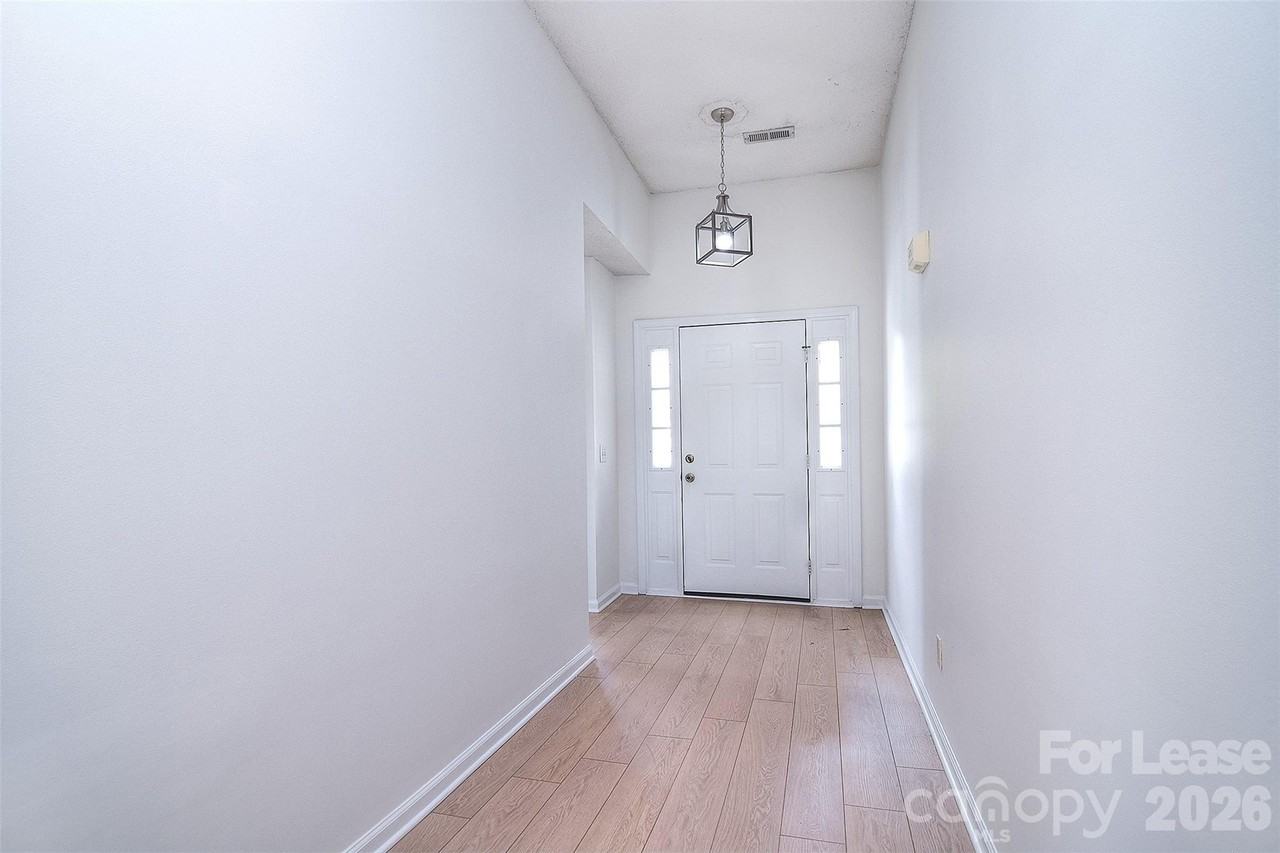 550 Carlisle Dr - Photo 5 of 37