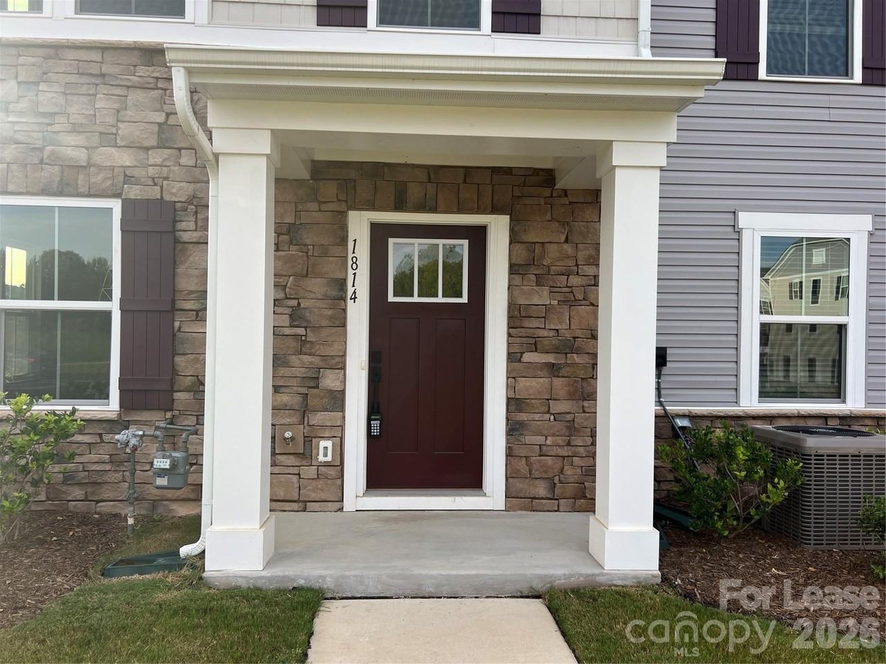 1814 Aspire St - Photo 2 of 21