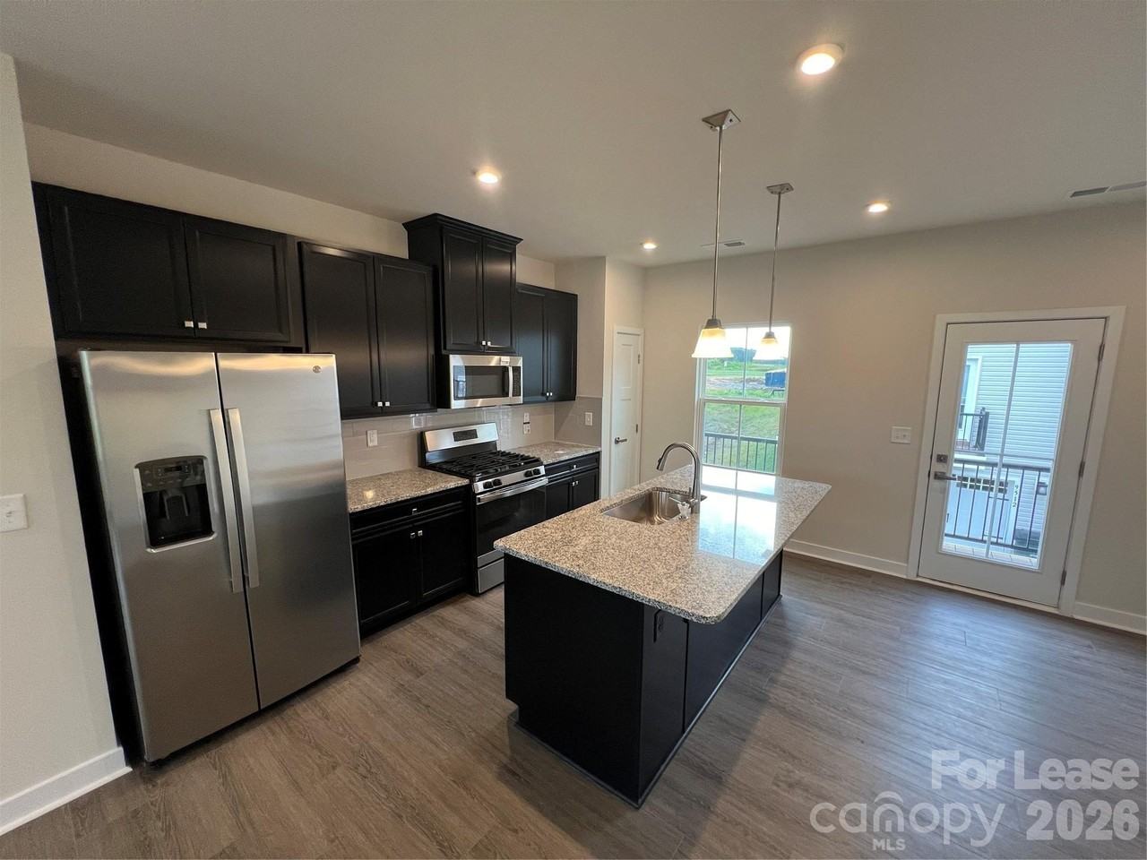 1814 Aspire St - Photo 4 of 21