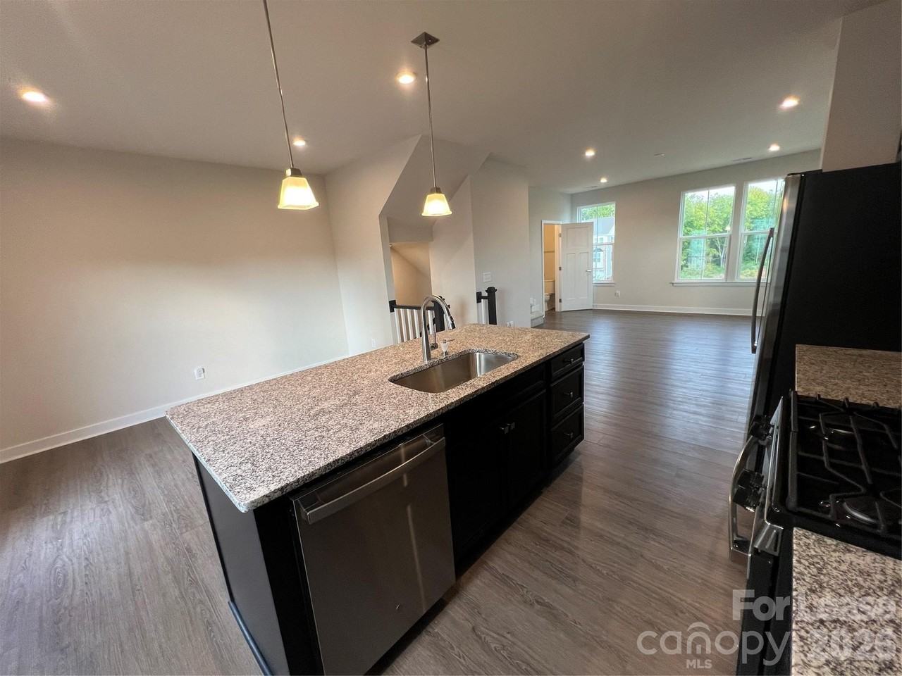 1814 Aspire St - Photo 7 of 21