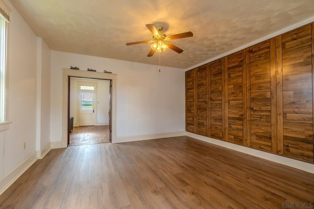 222 Strayer St - Photo 3 of 31
