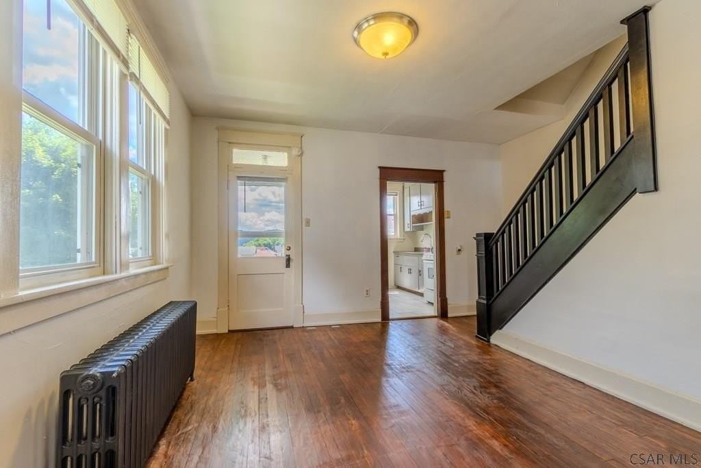 222 Strayer St - Photo 6 of 31