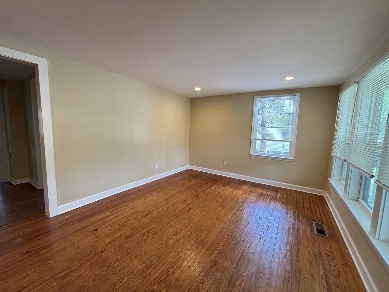 107 Sasportas Ln - Photo 4 of 26