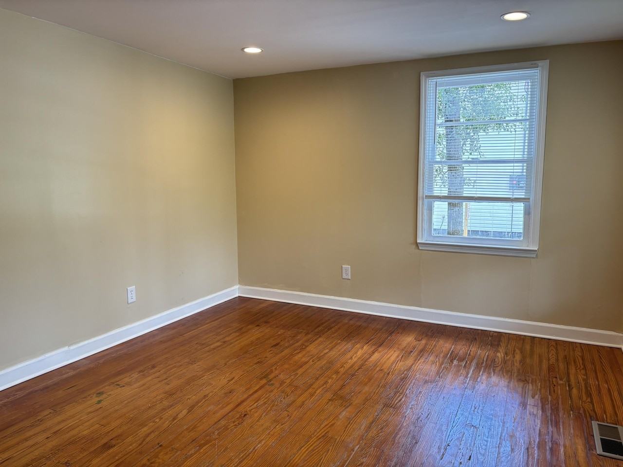 107 Sasportas Ln - Photo 5 of 26