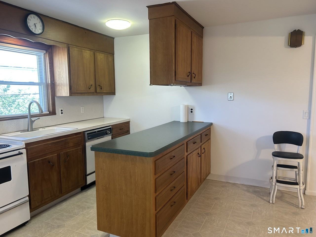 36 Charles St #2ndFL - Photo 5 of 16