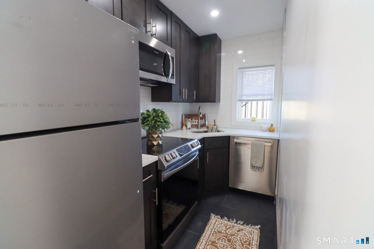 198 Montauk Ave #2 - Photo 3 of 11