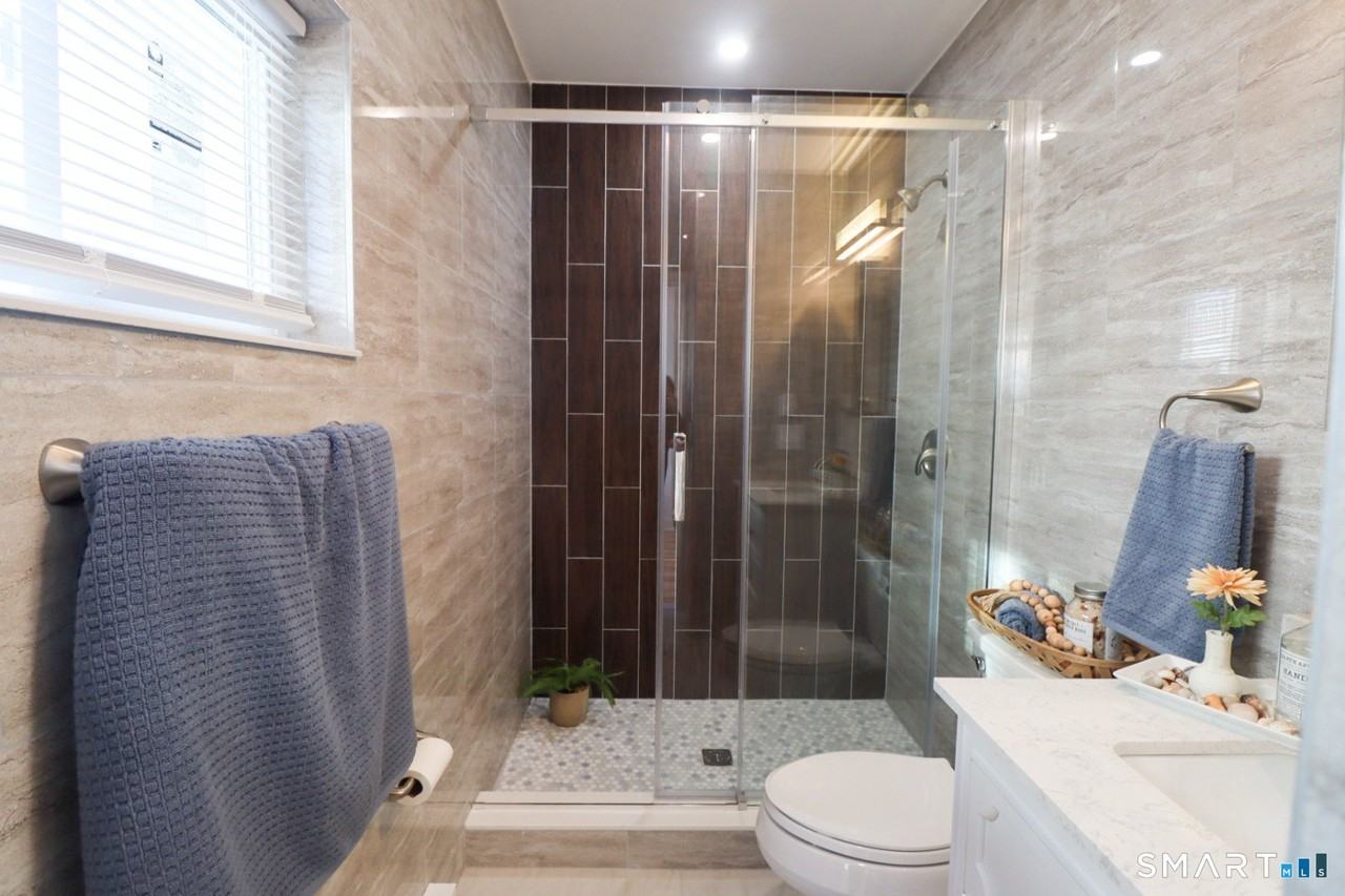 198 Montauk Ave #2 - Photo 7 of 11