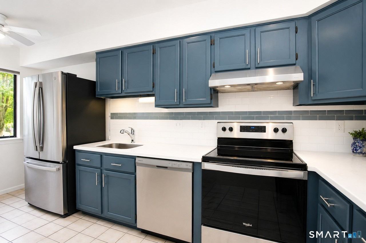 40 Huntington Ct #40 - Photo 3 of 18