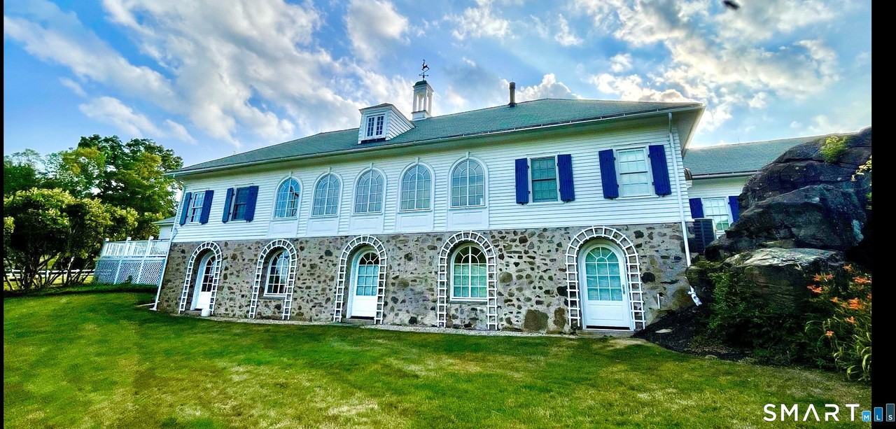 19 Deercliff Rd - Photo 2 of 32