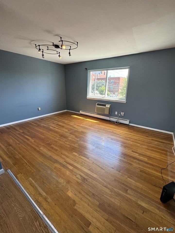 36 Woodbury Ave #2F - Photo 2 of 13