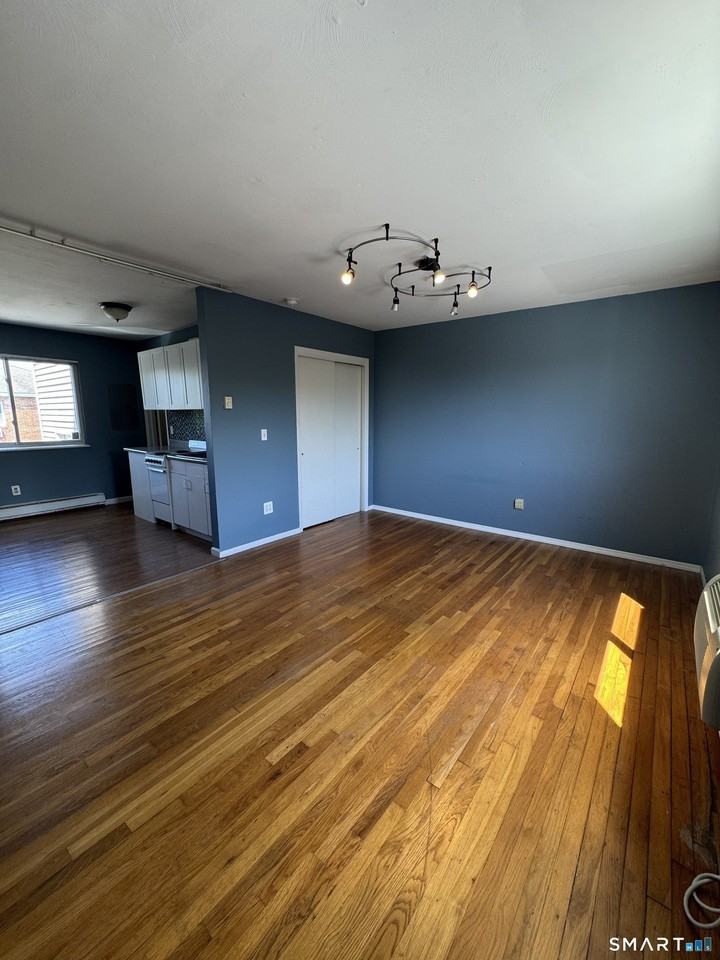 36 Woodbury Ave #2F - Photo 3 of 13