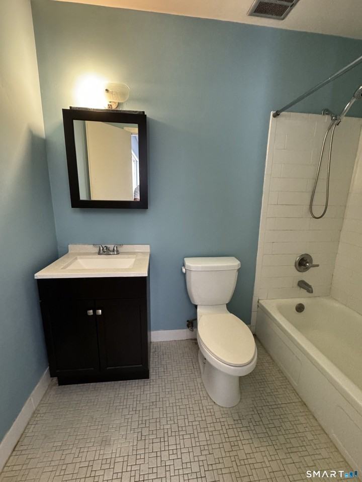 36 Woodbury Ave #2F - Photo 7 of 13