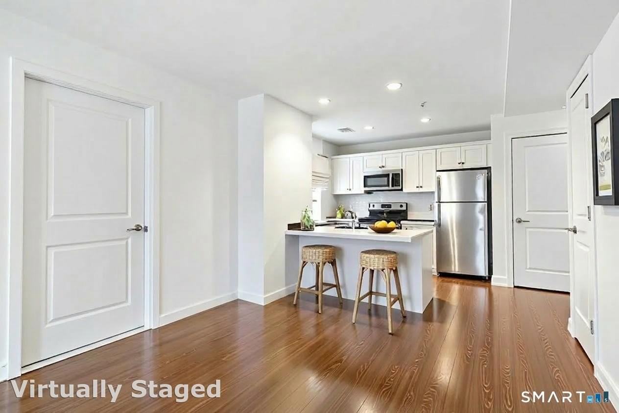 947 Hope St #302 - Photo 6 of 10