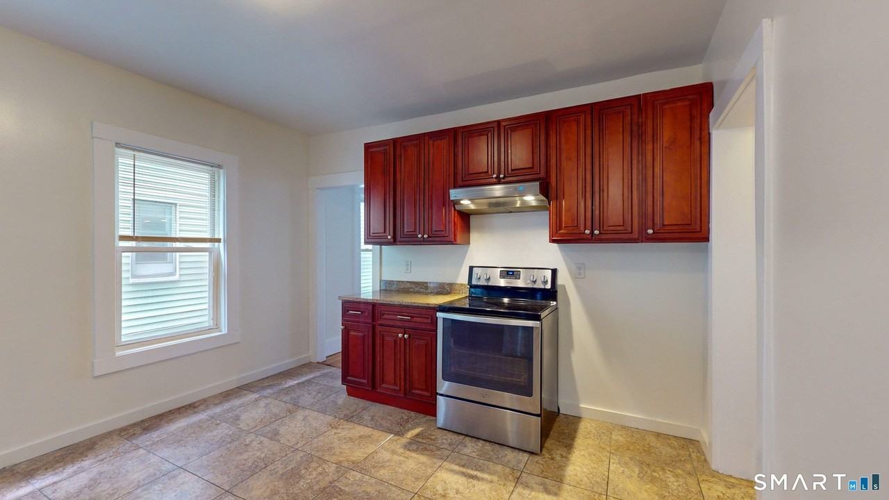 679 Winchester Ave - Photo 6 of 16
