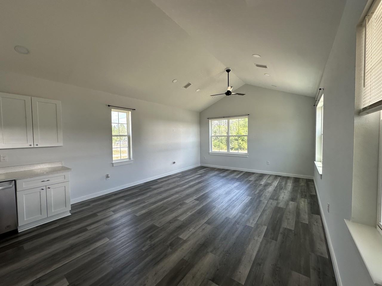 534 N Raphael Rd - Photo 6 of 20