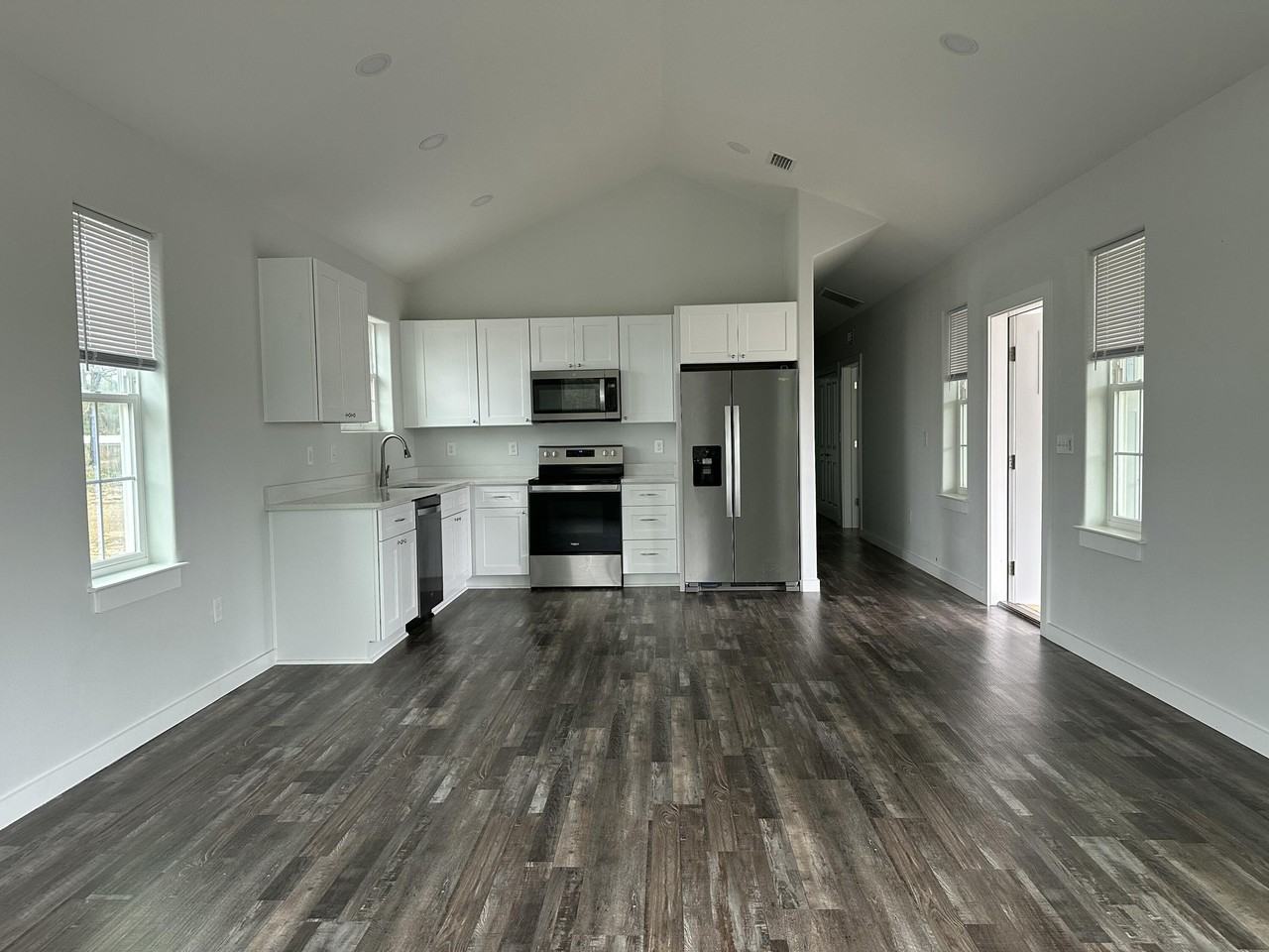 524 N Raphael Rd - Photo 4 of 15