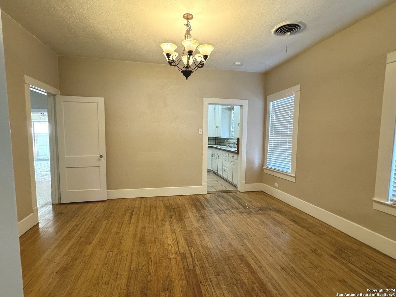 538 W Elsmere Pl - Photo 5 of 17
