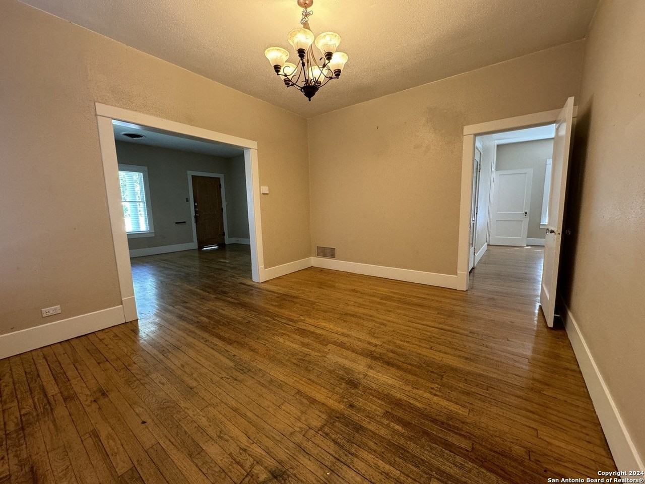 538 W Elsmere Pl - Photo 6 of 17