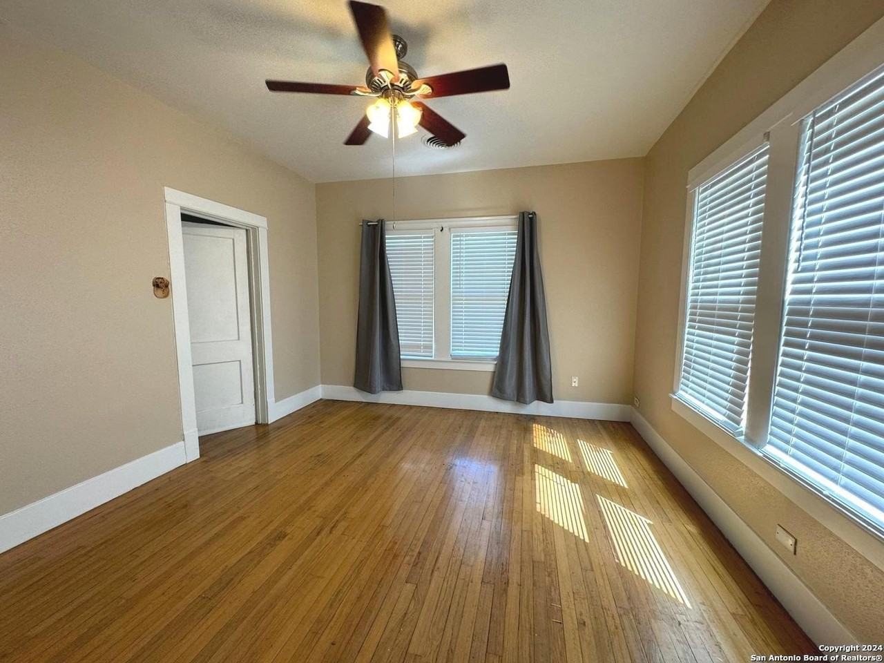 538 W Elsmere Pl - Photo 7 of 17