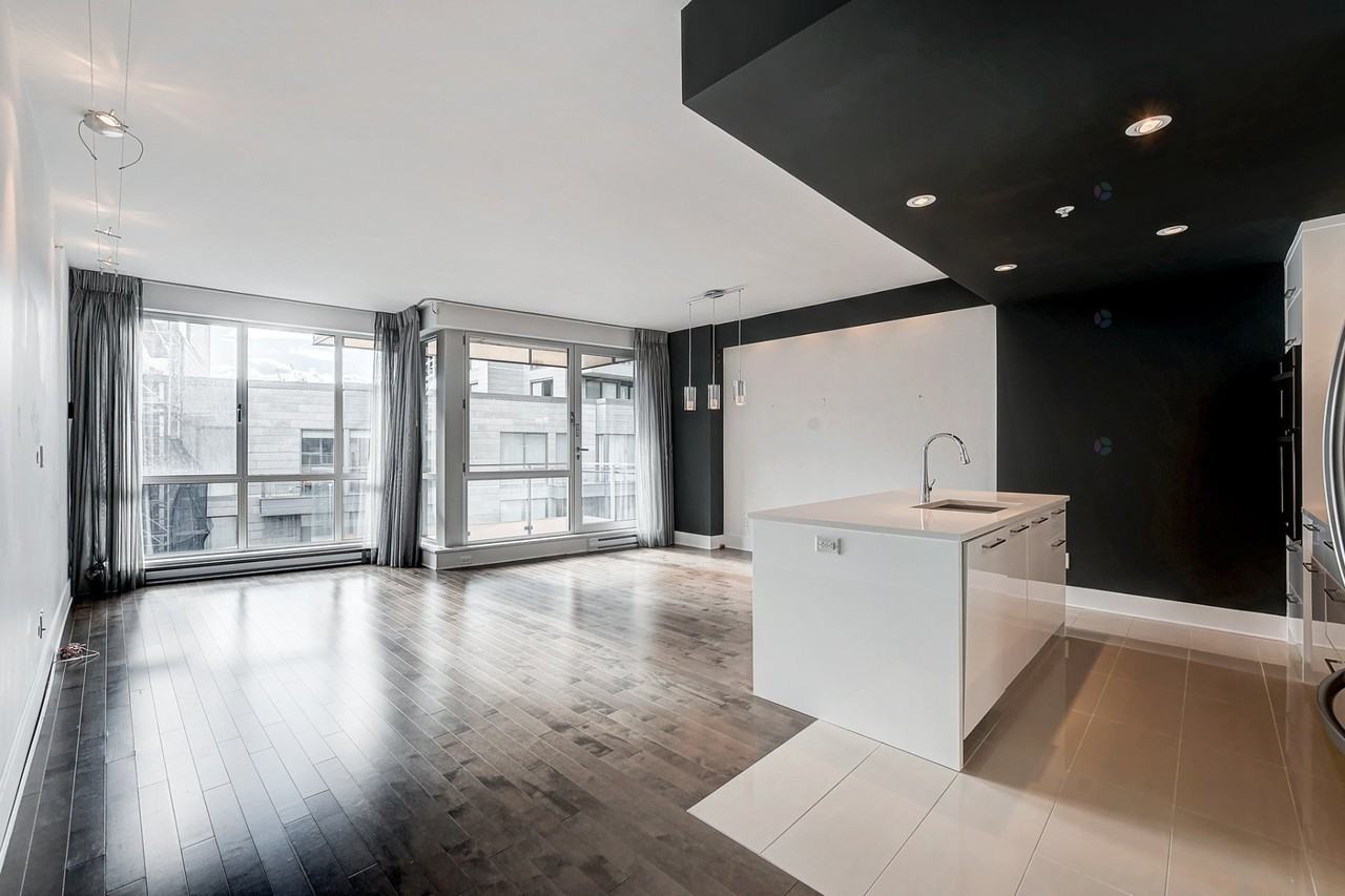 901 Rue De La Commune E - Photo 3 of 39
