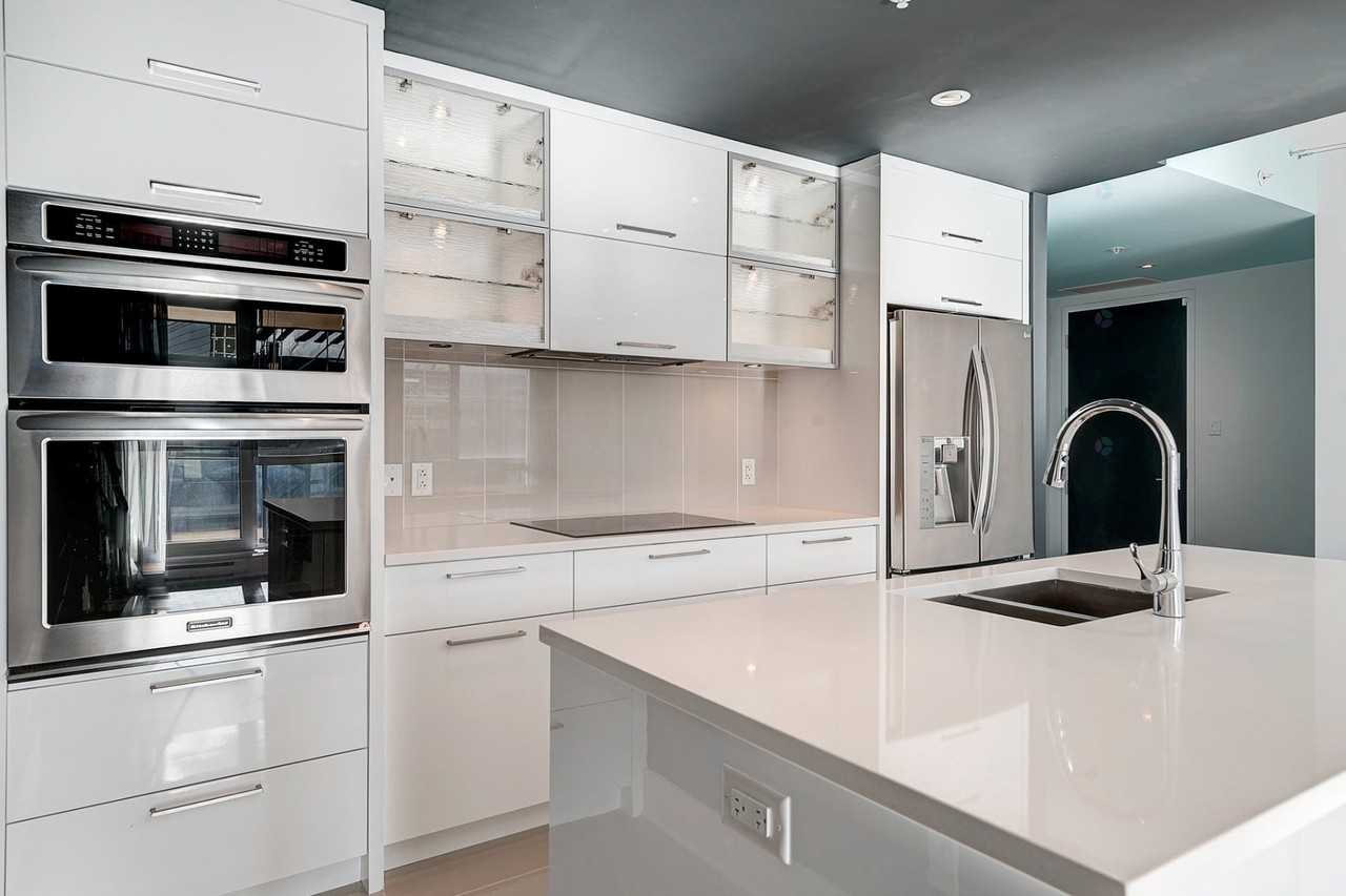 901 Rue De La Commune E - Photo 6 of 39