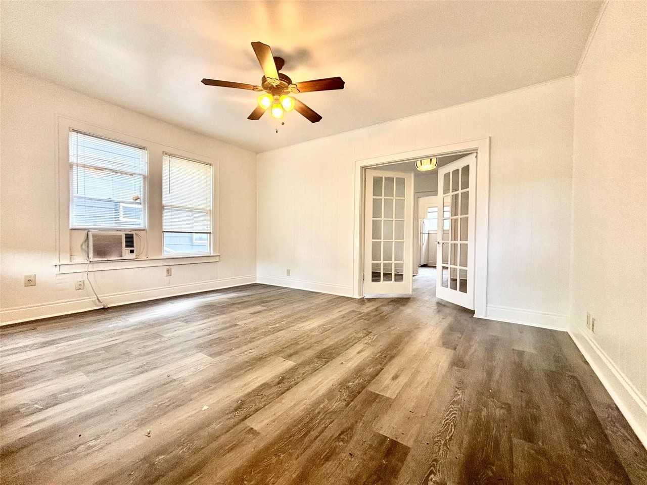 1203 Leona St - Photo 3 of 20