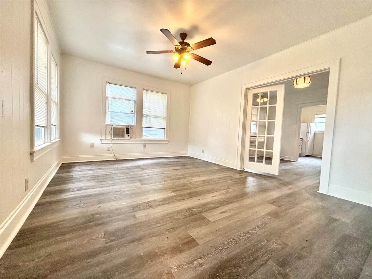 1203 Leona St - Photo 4 of 20