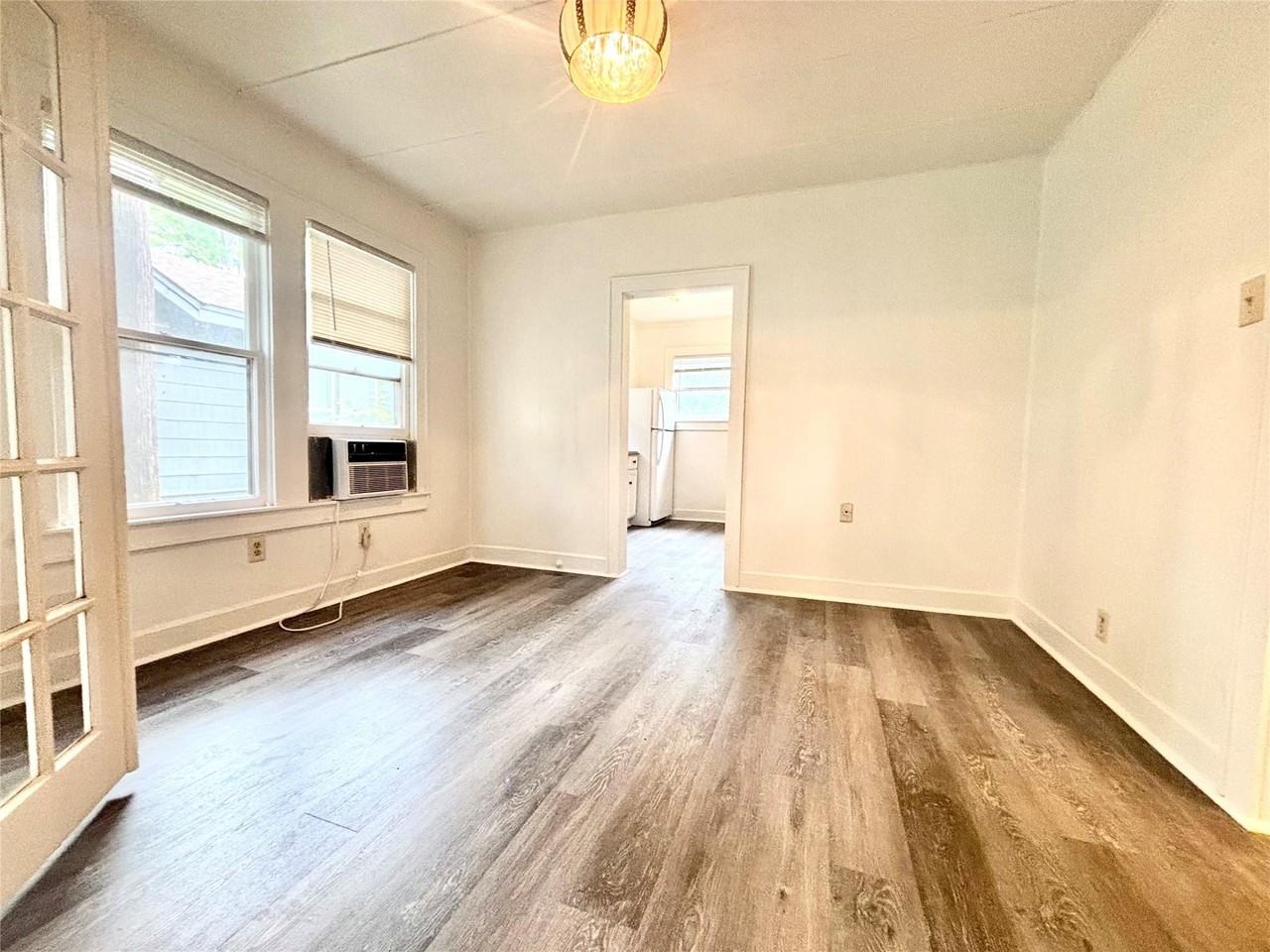 1203 Leona St - Photo 5 of 20