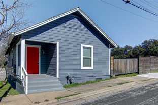 912 Catalpa St - Photo 1 of 1