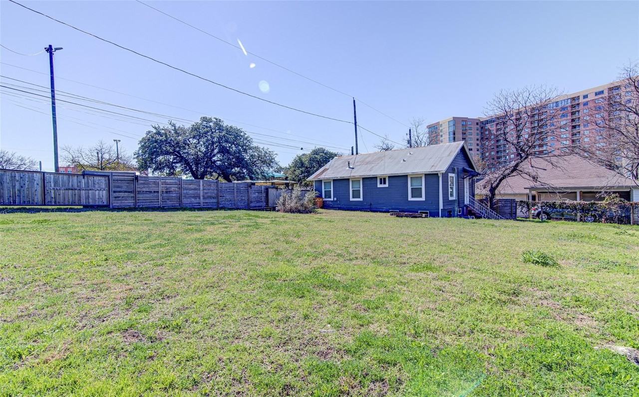 912 Catalpa St - Photo 2 of 15