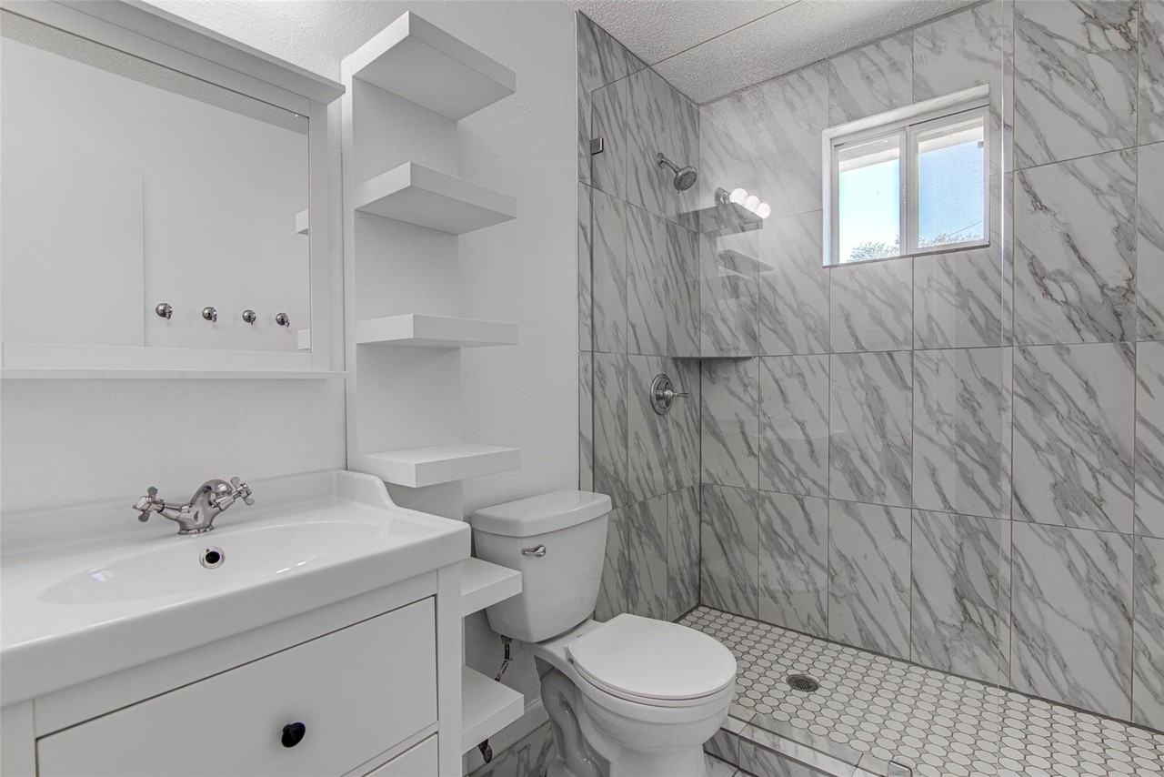 912 Catalpa St - Photo 5 of 15