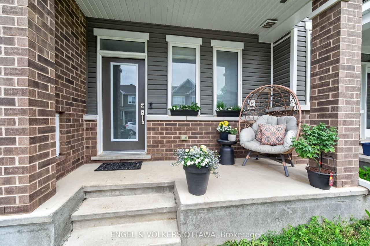 33 Focality Cres - Photo 2 of 34