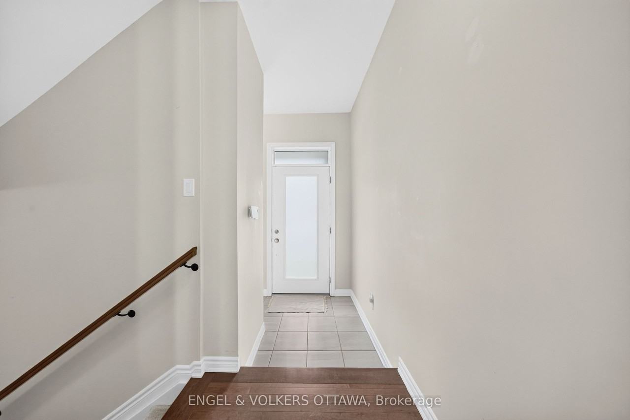 33 Focality Cres - Photo 3 of 34