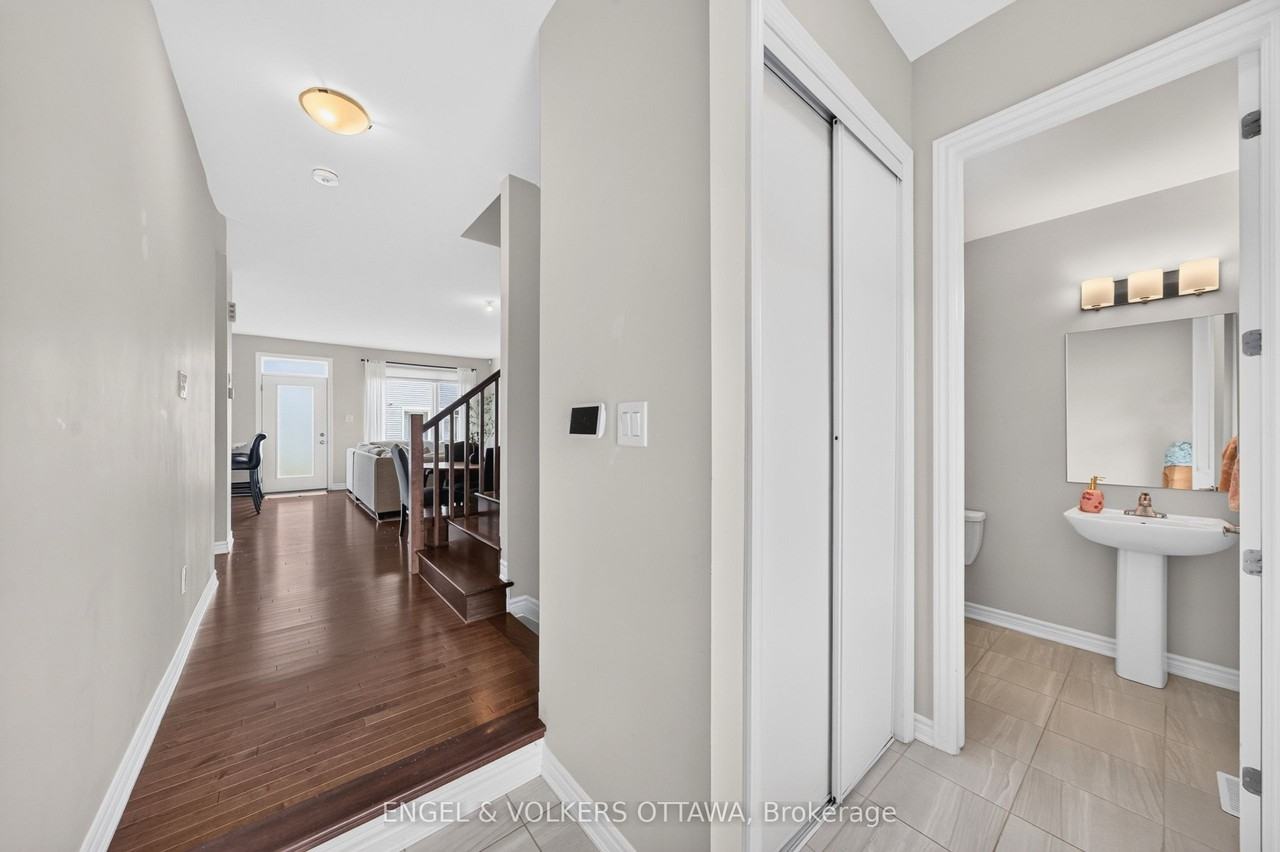 33 Focality Cres - Photo 4 of 34