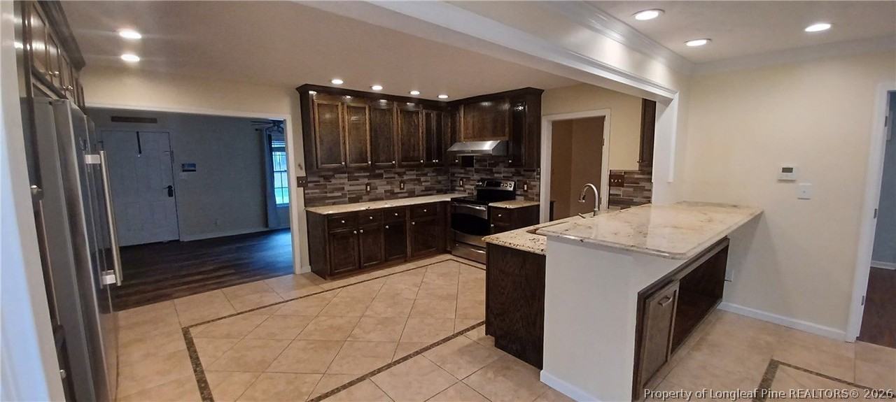 211 Sheffield Ct - Photo 2 of 29