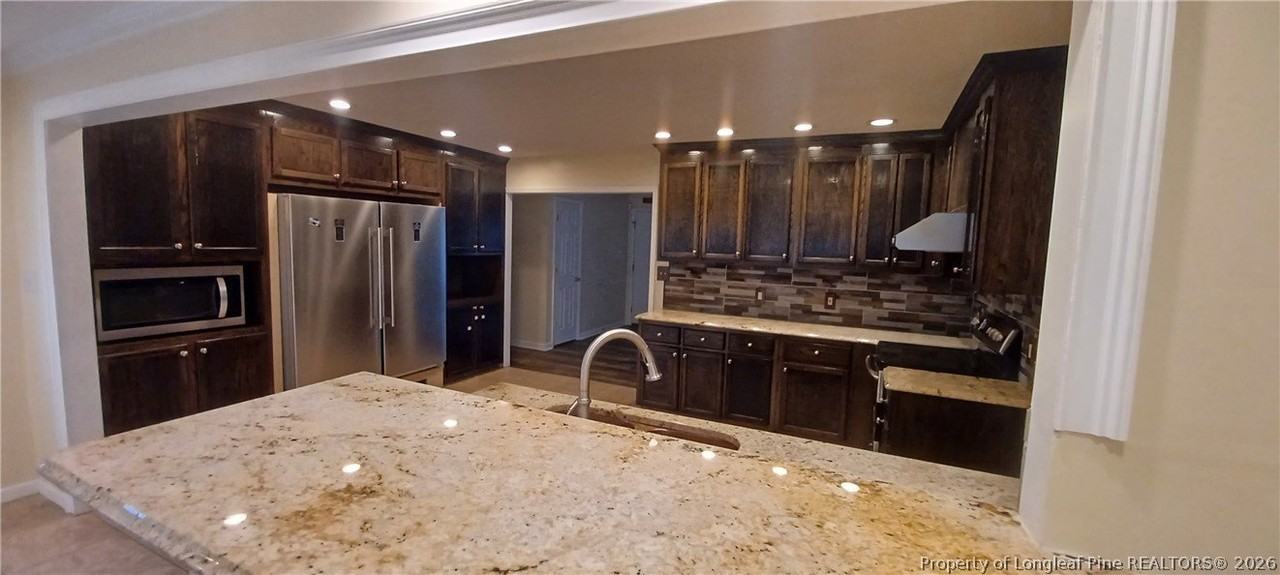 211 Sheffield Ct - Photo 3 of 29