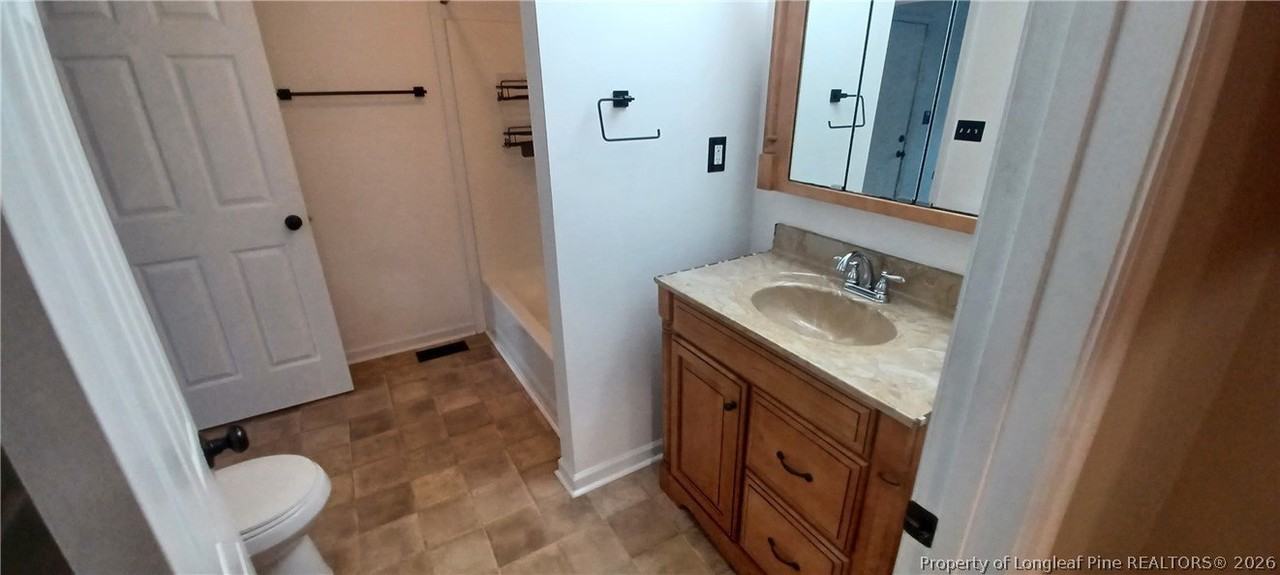 211 Sheffield Ct - Photo 5 of 29