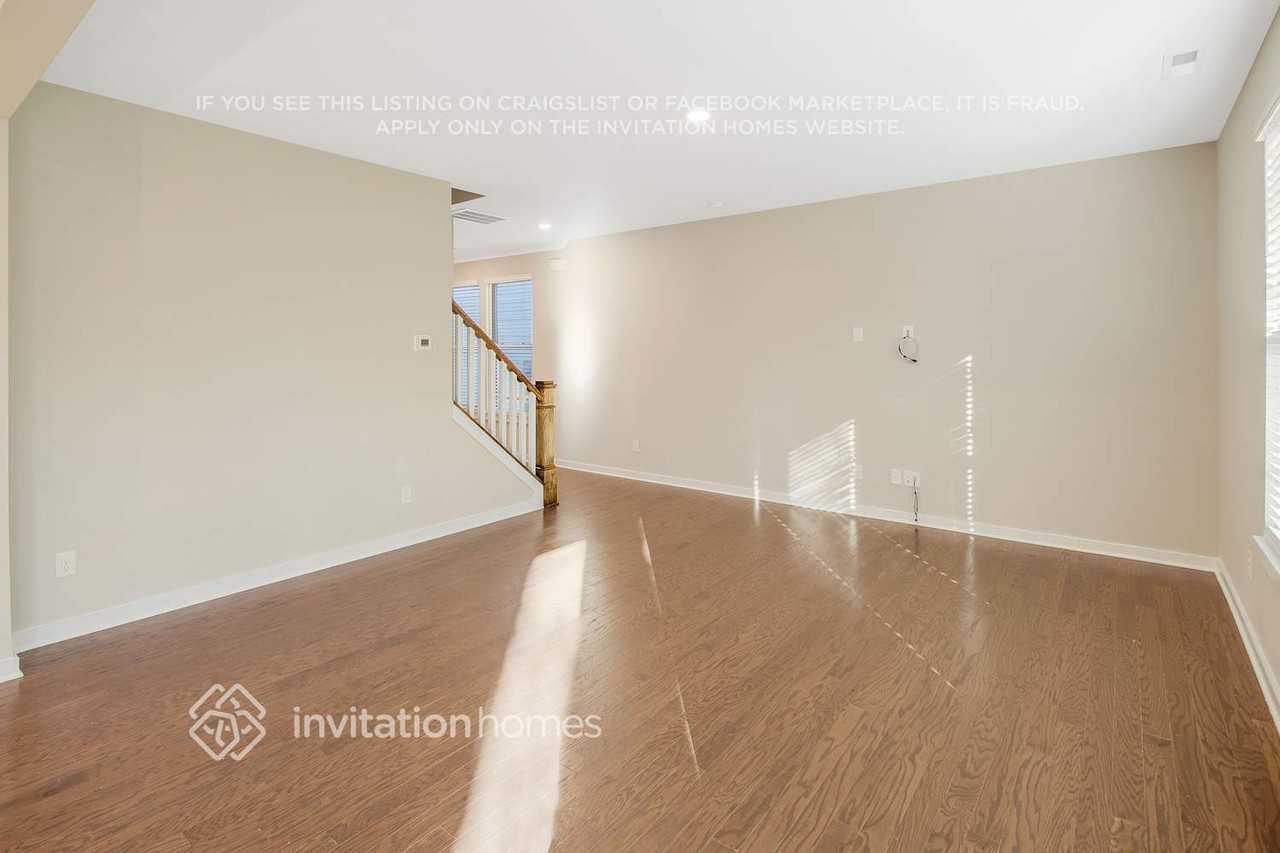 6313 Coatbridge Ln - Photo 3 of 30