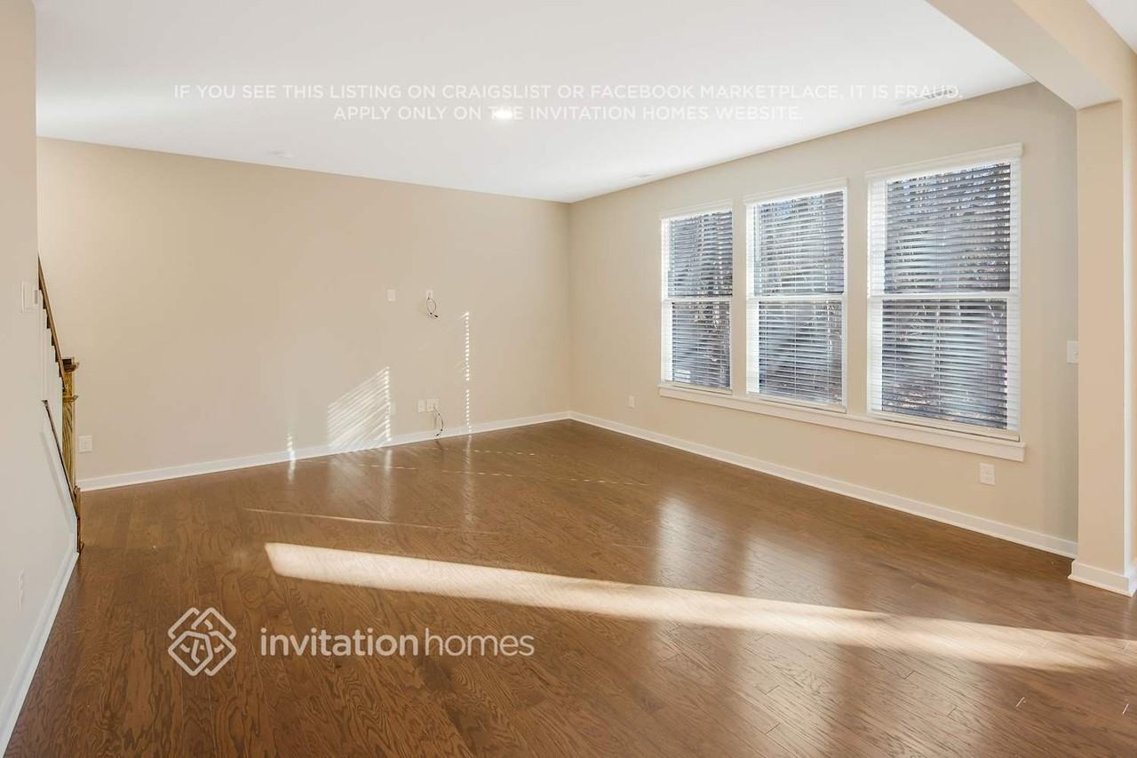 6313 Coatbridge Ln - Photo 4 of 30