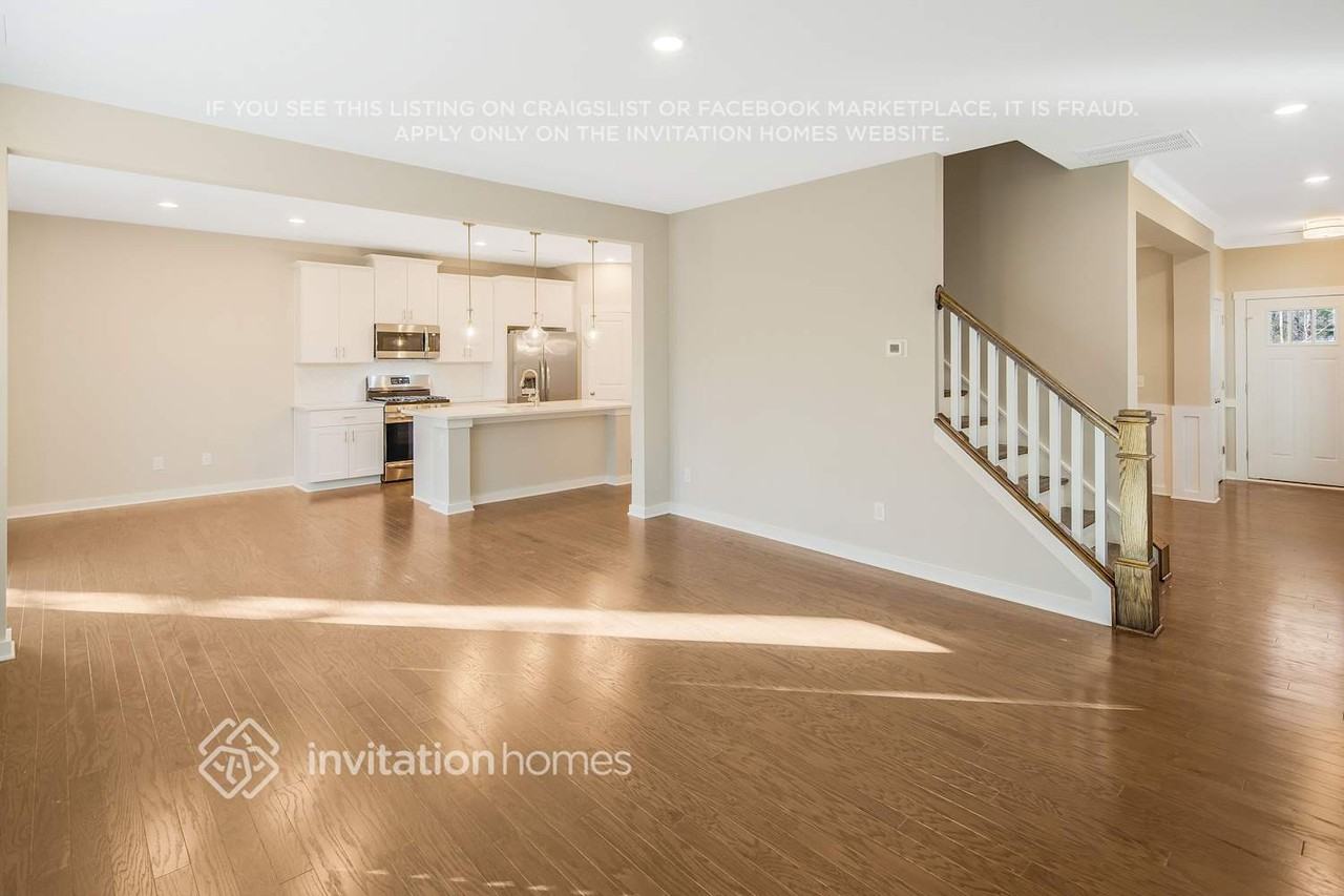 6313 Coatbridge Ln - Photo 5 of 30