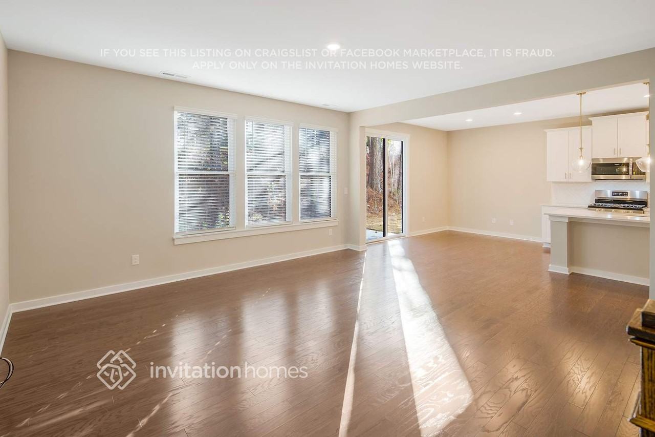 6313 Coatbridge Ln - Photo 6 of 30