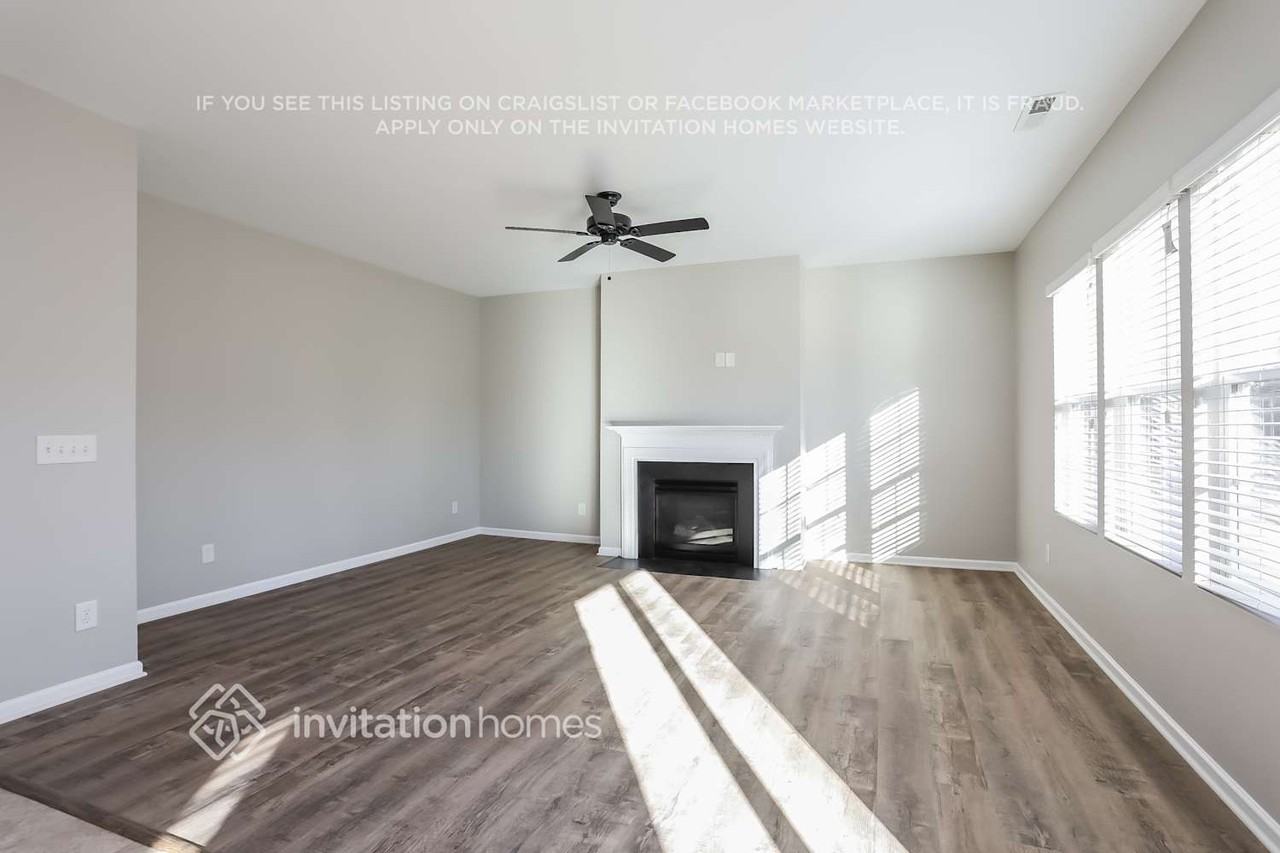 3826 Althorp Dr - Photo 3 of 16