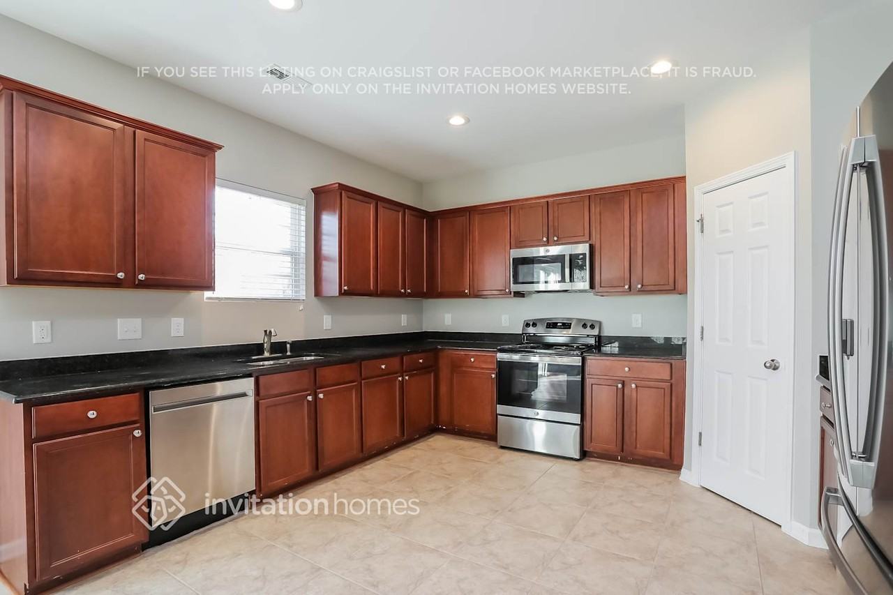 3826 Althorp Dr - Photo 5 of 16