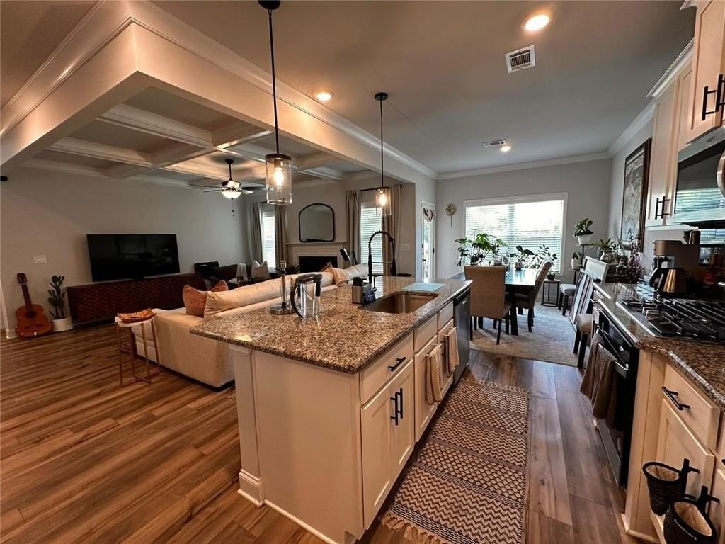 325 Sterling Creek Way - Photo 7 of 29