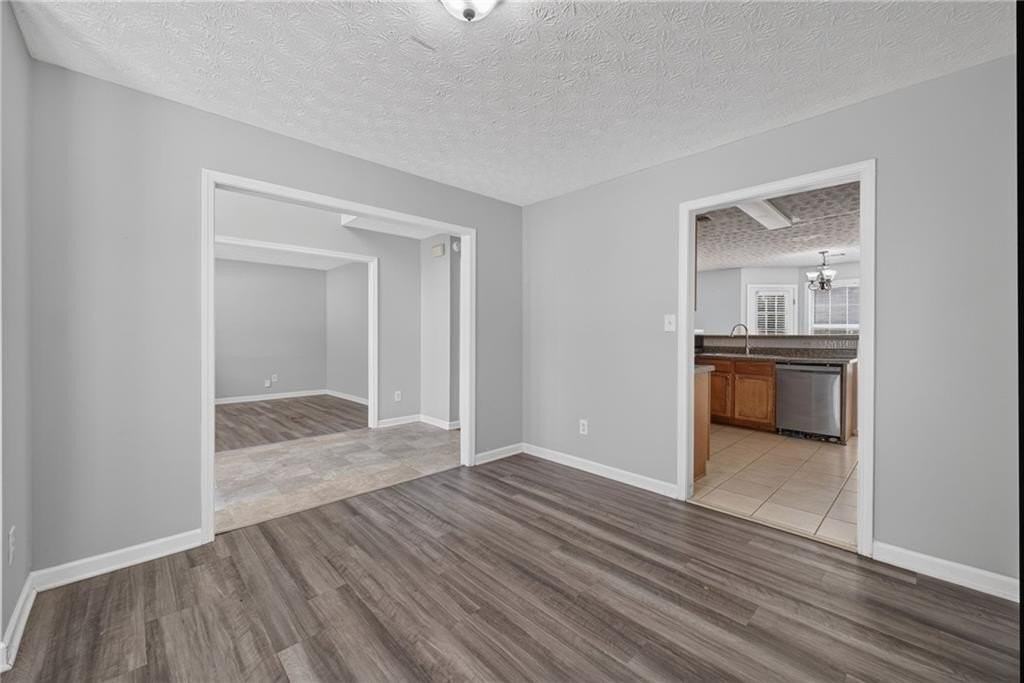 530 Sterling Pointe Ct - Photo 7 of 42