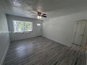 2742 Sw 32nd Ave - Photo 3 of 8